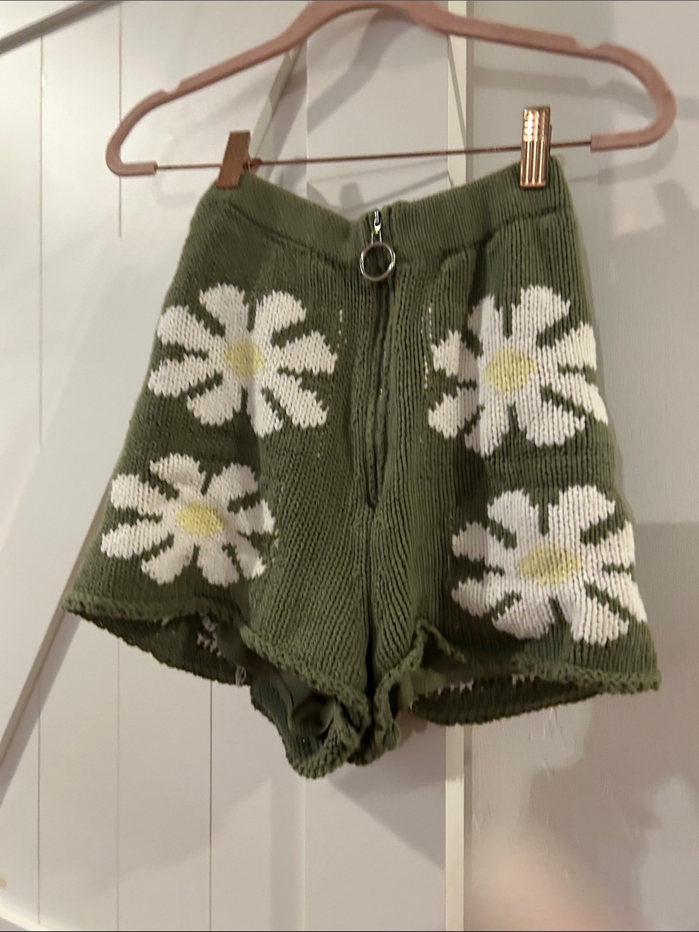 Storia Olive Green Daisy Knit Shorts with Front Ring Zipper